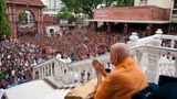  Devotees doing darshan of Swamishri