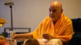  Swamishri performs his morning puja