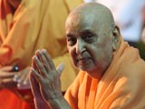  Swamishri bids Jai Swaminarayan to devotees