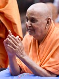  Swamishri blesses all