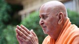  Swamishri bids Jai Swaminarayan to devotees