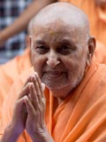  Swamishri bids Jai Swaminarayan to devotees