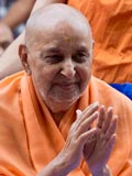  Swamishri blesses devotees