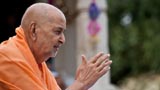  Swamishri bids Jai Swaminarayan to devotees