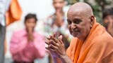  Swamishri bids Jai Swaminarayan to devotees