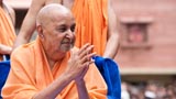  Swamishri bids Jai Swaminarayan to devotees