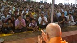  Devotees doing darshan of Swamishri