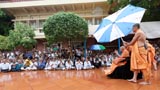  Devotees doing darshan of Swamishri amidst rain