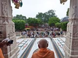  Devotees doing darshan of Swamishri amidst rain