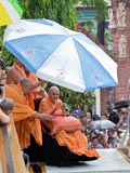  Swamishri bids Jai Swaminarayan to devotees