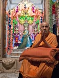  Swamishri after darshan of Thakorji