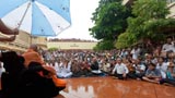  Devotees doing darshan of Swamishri amidst rain