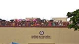  Devotees doing darshan of Swamishri amidst rain