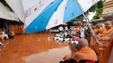 Devotees perform dandvats to Swamishri, amidst the rain