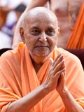  Swamishri bids Jai Swaminarayan to devotees