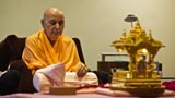 Swamishri performs his morning puja
