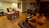  Swamishri performs his morning puja