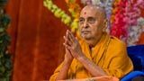  Swamishri bids Jai Swaminarayan to all
