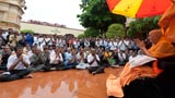  Devotees doing darshan of Swamishri amidst rain