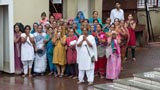  Devotees doing darshan of Swamishri amidst rain
