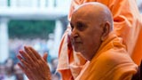  Swamishri bids Jai Swaminarayan to devotees
