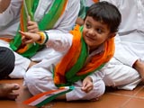  Kids engrossed in darshan of Swamishri