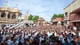  Devotees doing darshan of Swamishri