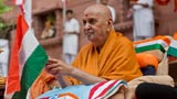  Swamishri waves the Indian tricolor 