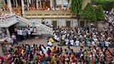  Devotees doing darshan of Swamishri