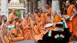 Swamishri bids Jai Swaminarayan to sadhus