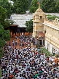  Devotees doing darshan of Swamishri