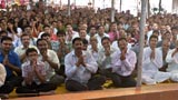  Devotees doing darshan of Swamishri