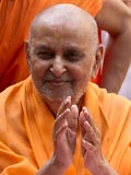  Swamishri blesses devotees