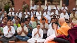  Devotees doing darshan of Swamishri