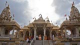  Swamishri bids Jai Swaminarayan to devotees