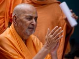  Swamishri bids Jai Swaminarayan to devotees