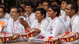  Devotees doing darshan of Swamishri