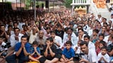  Devotees doing darshan of Swamishri