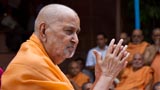  Swamishri bids Jai Swaminarayan to devotees