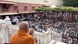  Devotees doing darshan of Swamishri