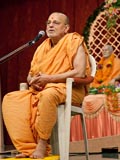  Pujya Ishwarcharan Swami delivers a discourse