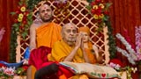  Swamishri arrives in the assembly