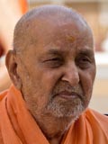  Swamishri engrossed in darshan