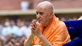 Swamishri bids Jai Swaminarayan to devotees