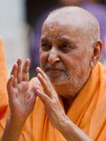  Swamishri blesses all