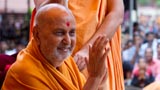  Swamishri bids Jai Swaminarayan to devotees 