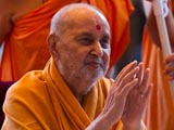  Swamishri blesses devotees