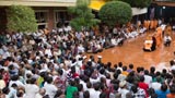  Devotees doing darshan of Swamishri