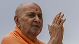  Swamishri bids Jai Swaminarayan to devotees 