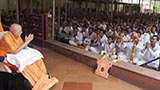  Devotees doing darshan of Swamishri
